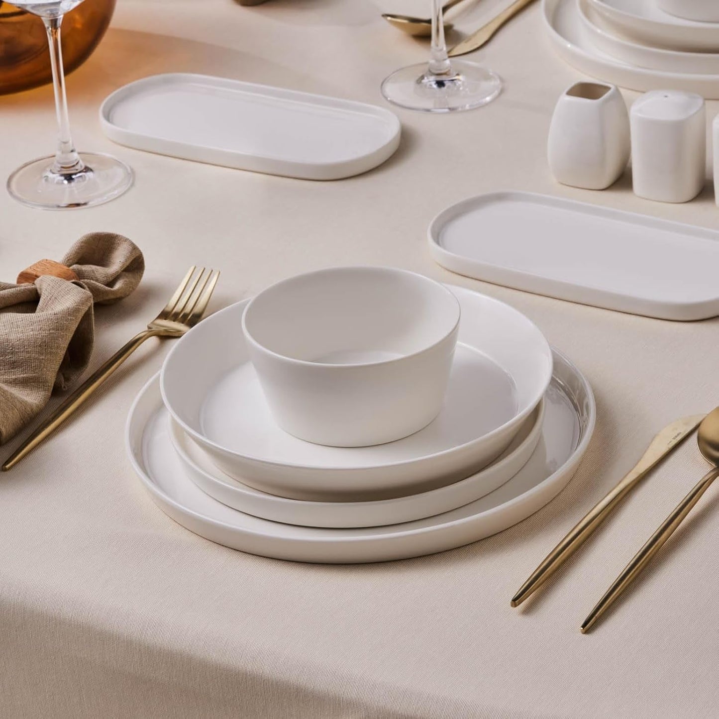 Juego de vajilla Karaca Stream Bone Bomo para 12 personas, juego de platos cuadrados elegantes, vajilla de porcelana blanca elegante