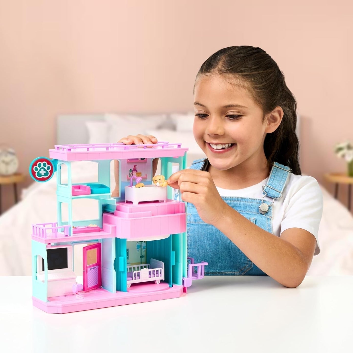 Little Live Pets Mama Surprise Families Baby Clinic Playset, 3 cachorros Retriever incluidos, Magic, juego de doble cara (27,8 cm de ancho, 23,8 cm de alto). Alimentar, bañar y jugar, regalo para niños Figuras de acción Naty Shop