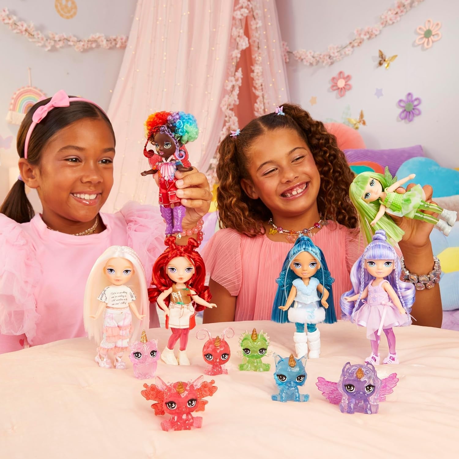Rainbow High Littles Hada y mascota de fantasía arcoíris - Esmeralda, verde - Muñeca articulada de dragón de fantasía pequeña de 14 cm con alas de hada intercambiables, dulce regalo para niños a partir de 4 años