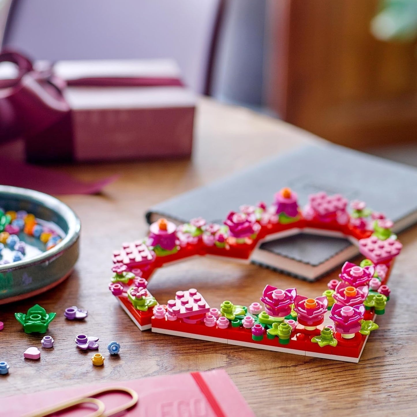 Set de decoración de corazones LEGO, juguete de construcción para niños, niñas y niños a partir de 9 años, decoración de habitaciones infantiles o accesorios de pared, idea de regalo para San Valentín, Día de la Madre o cumpleaños 40638 Juegos de construcción Beuche den LEGO-Store