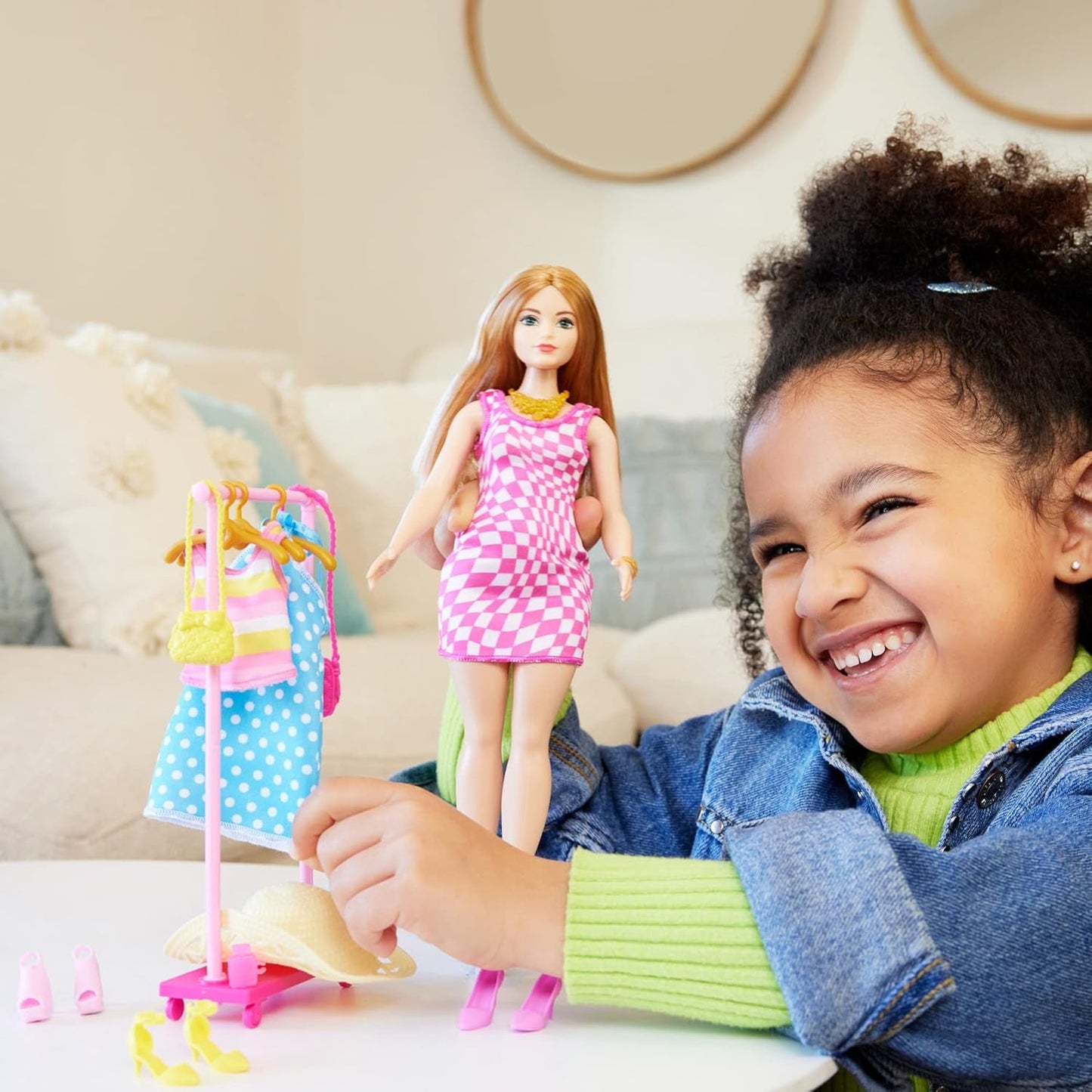Barbie Fashion - Juego de muñeca y armario con ropa, accesorios y muebles de salón, diversión de peluquería duradera para niños a partir de 3 años, HPL78