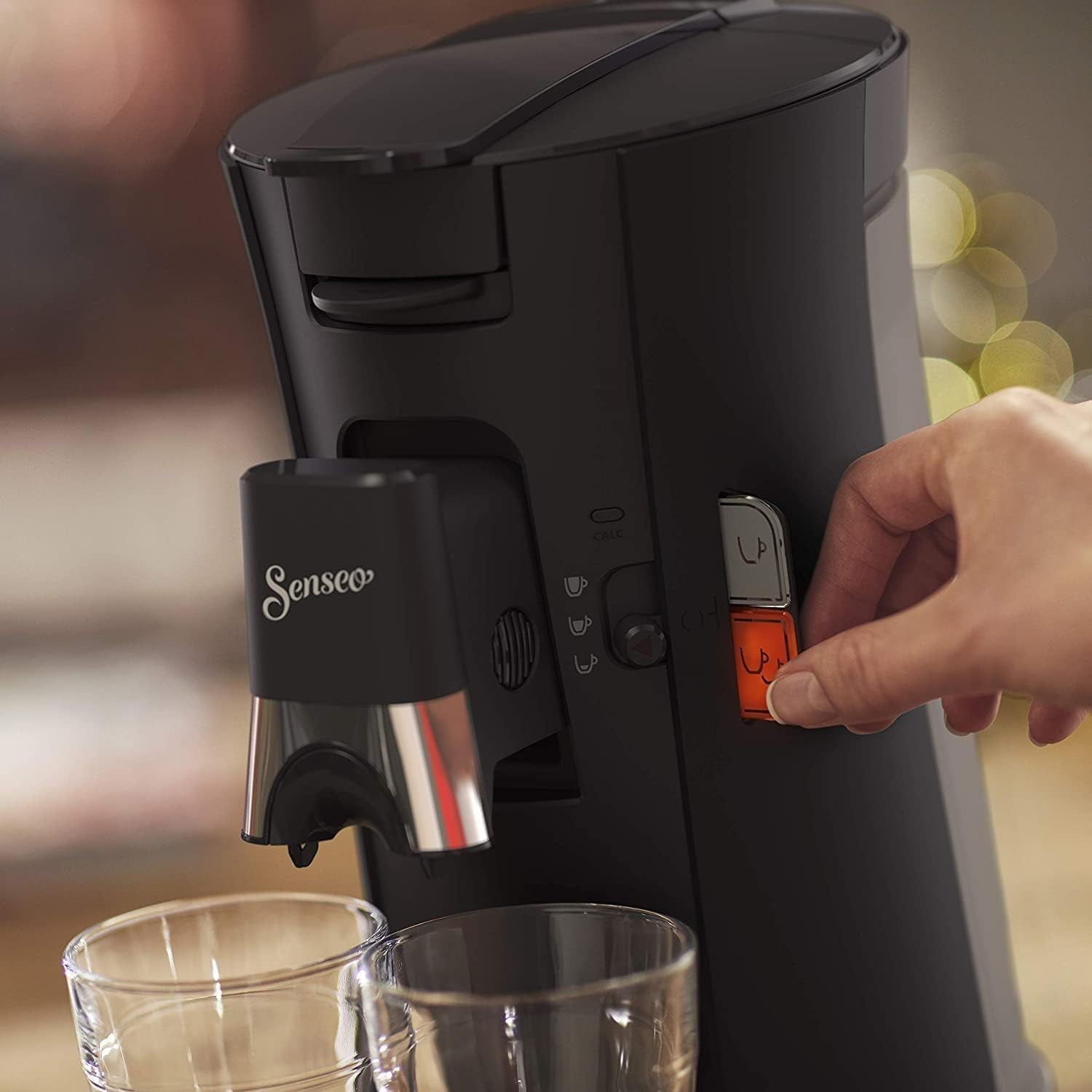 PHILIPS Senseo Select Cafetera espresso de cápsulas con selección de intensidad de café y función memoria, fabricada en plástico reciclado, color: negro (CSA240/60)