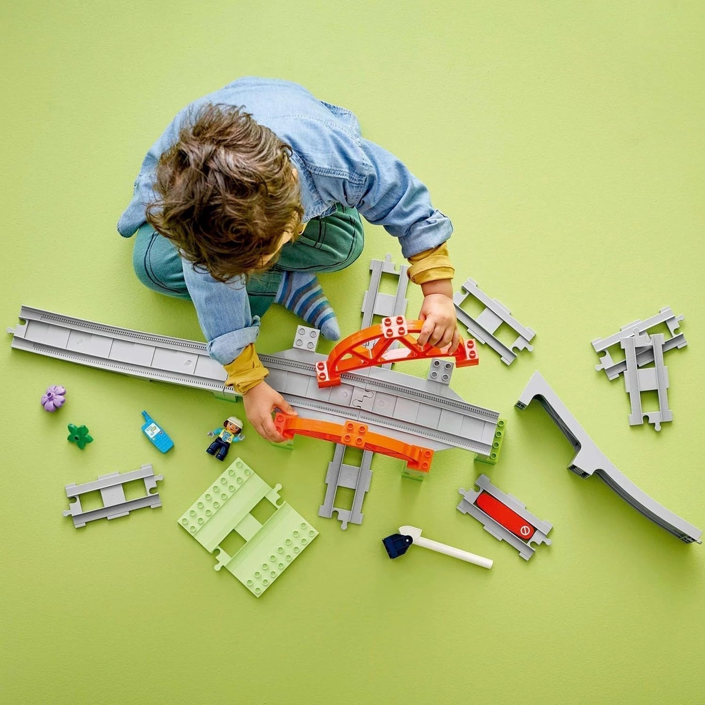 LEGO DUPLO Puente y vías del ferrocarril de la ciudad - Set de ampliación, regalo para niños a partir de 2 años, set de construcción y reconstrucción, set de desarrollo preescolar, juguete educativo 10426 Juegos de construcción Besuche den LEGO-Store