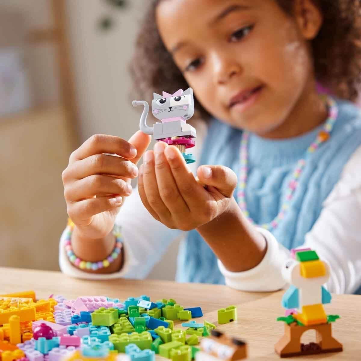 LEGO Classic Creative Animals, caja con ladrillos de colores, construye figuras de animales con ladrillos como perro, gato, conejo, hámster y pájaro, juguete de construcción para niños y niñas a partir de 5 años 11034 Juegos de construcción Besuche den LEGO-Store