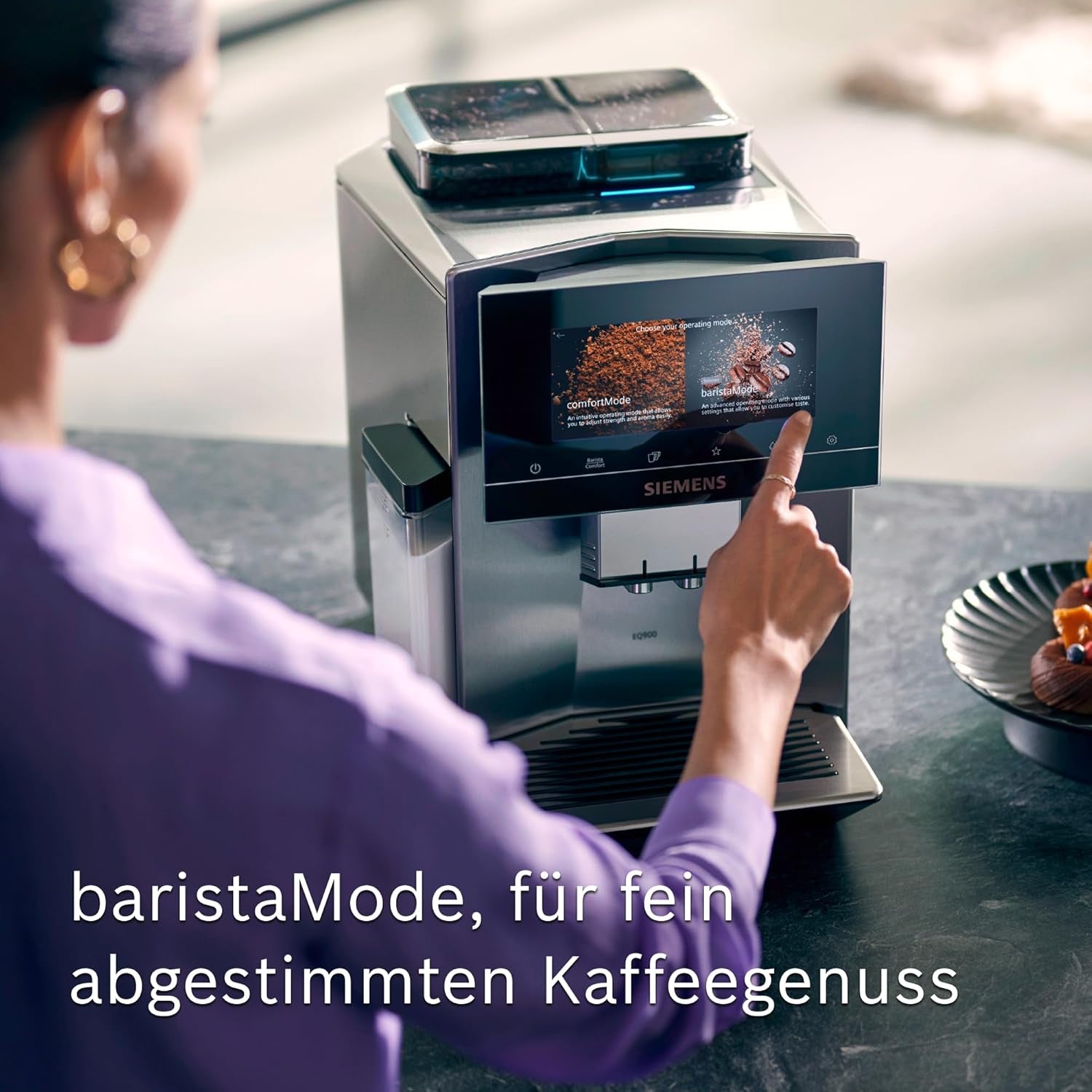 Cafetera espresso automática Siemens EQ900, pantalla grande TFT a color, 2 recipientes de granos, 36 bebidas frías y calientes, café frío, súper silenciosa, función dos tazas, control mediante aplicación, acero inoxidable, TQ907D03