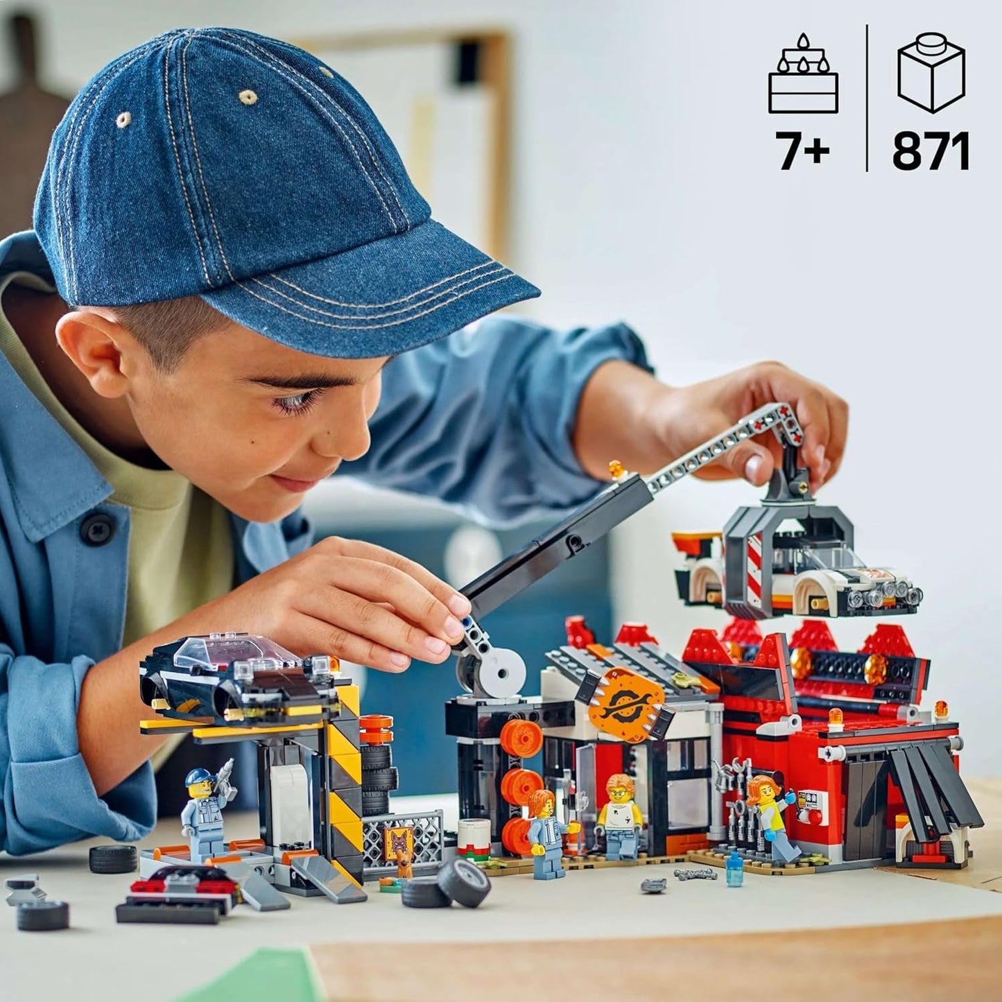 Depósito de chatarra con coches LEGO City - juguete con prensa de chatarra y grúa, 2 coches de juguete, 4 minifiguras funcionales y edificio de oficinas - regalos de cumpleaños para niños y niñas a partir de 8 años 60472 Besuche den LEGO-Store sets de construcción