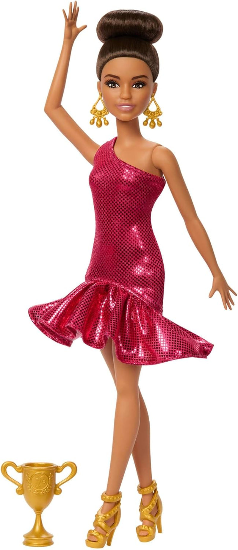 Muñeca Barbie bailarina de torneo con vestido rojo con volantes, zapatos de baile, cabello castaño y accesorios para trofeo de baile, JFR09