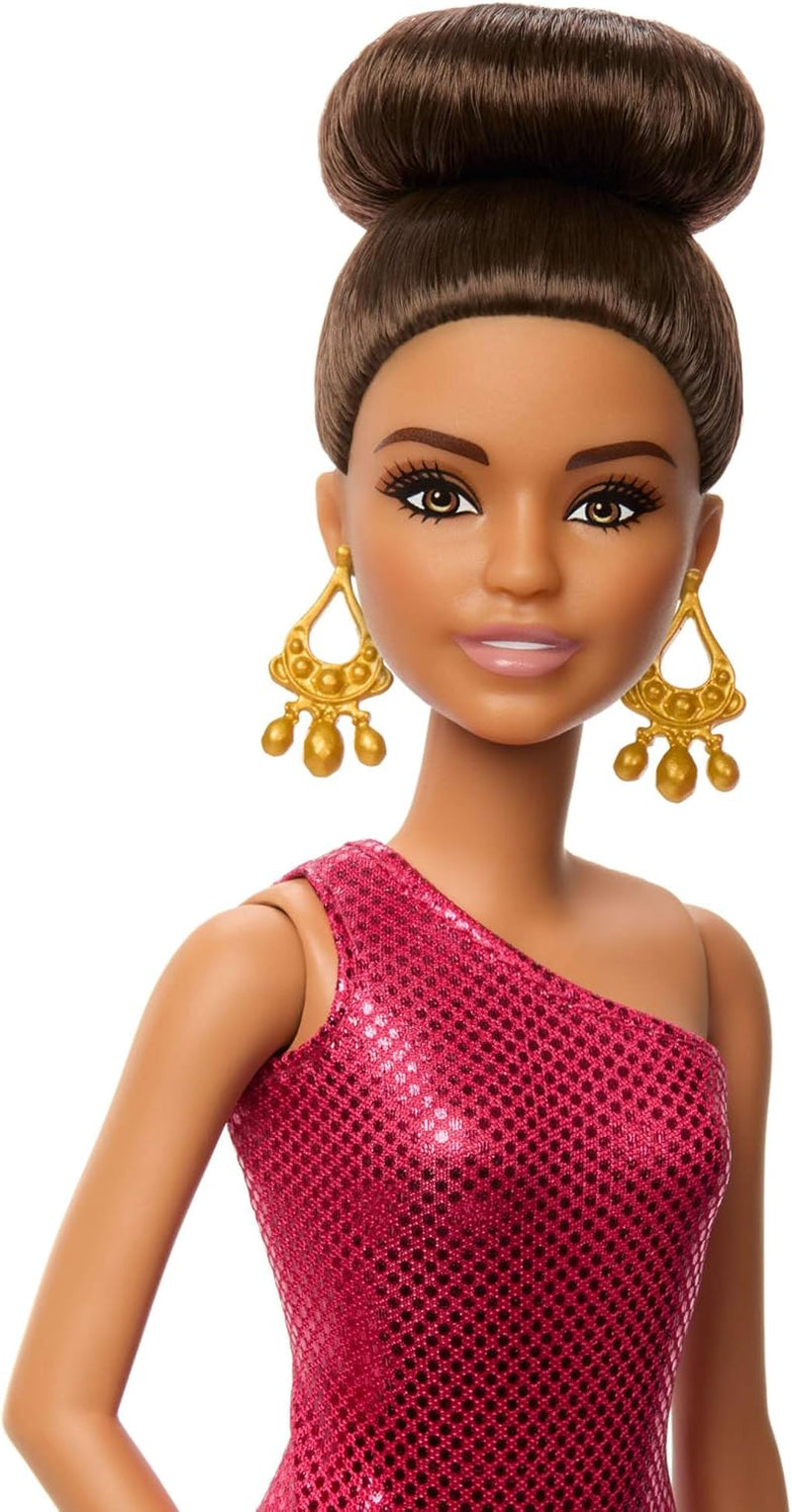 Muñeca Barbie bailarina de torneo con vestido rojo con volantes, zapatos de baile, cabello castaño y accesorios para trofeo de baile, JFR09