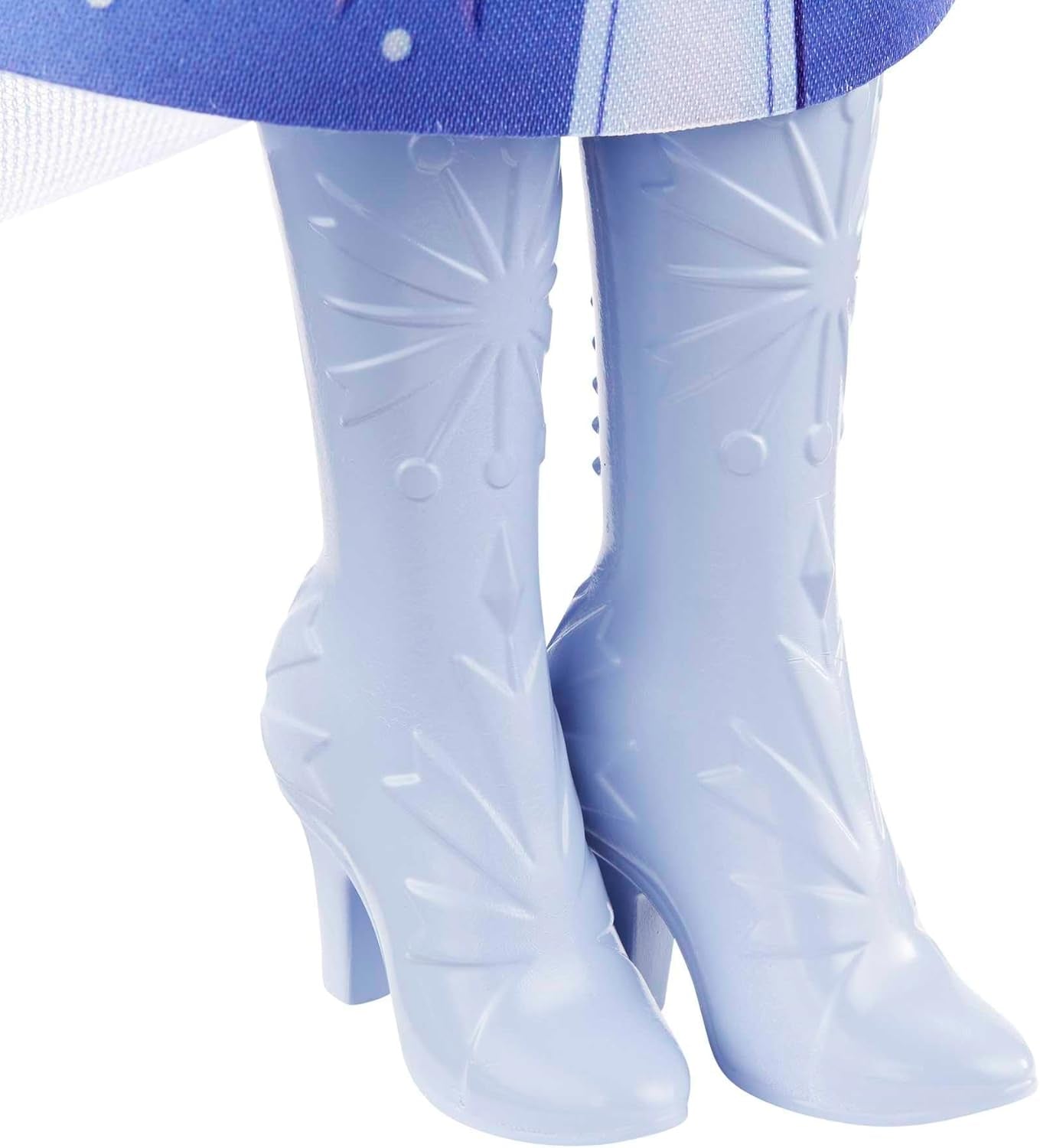 Mattel Muñeca Princesas Disney Elsa, Muñeca Reina de Hielo con Traje de Viaje, Pelo Rubio Peinado, Móvil, Falda Extensible y Botas, Regalos Disney, Juguetes 3 Años, HLW48 Muñecas Naty Shop