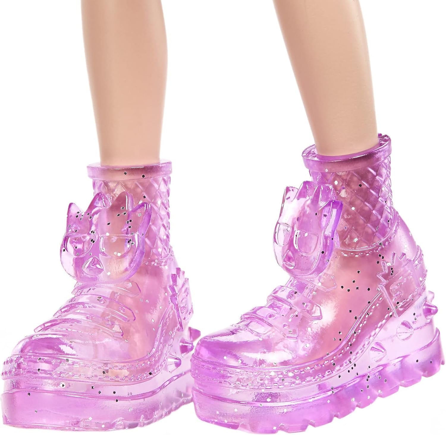 Mattel Hello Kitty GWW98 - Figura Sanrio Badtz-Maru y Jazzlyn Puppe (aprox. 25,4 cm) con accesorios y accesorios, cabello largo lila y atuendo moderno, peajes para niños de 3 años