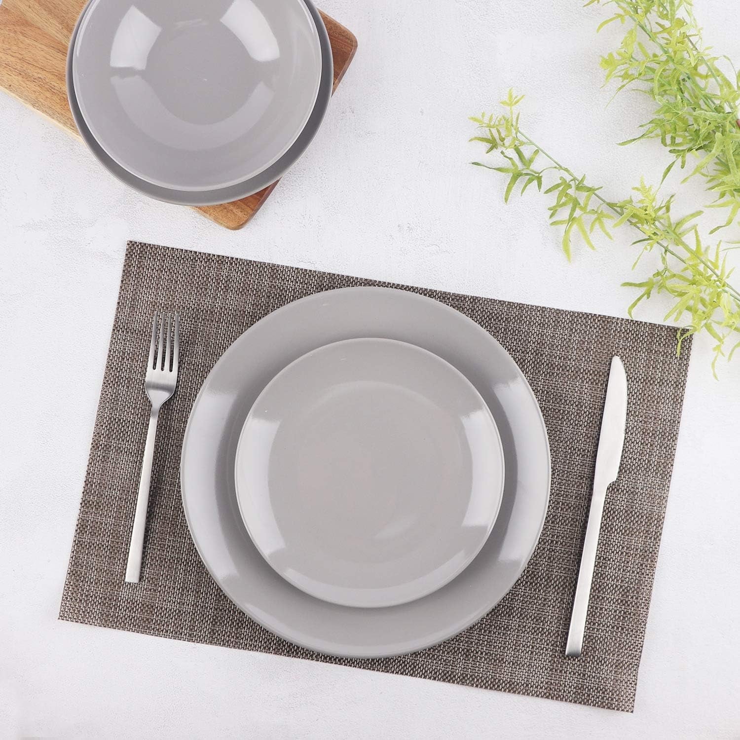 Amazon Basics Juego de vajilla de gres para 6 porciones, color gris ahumado, 18 piezas