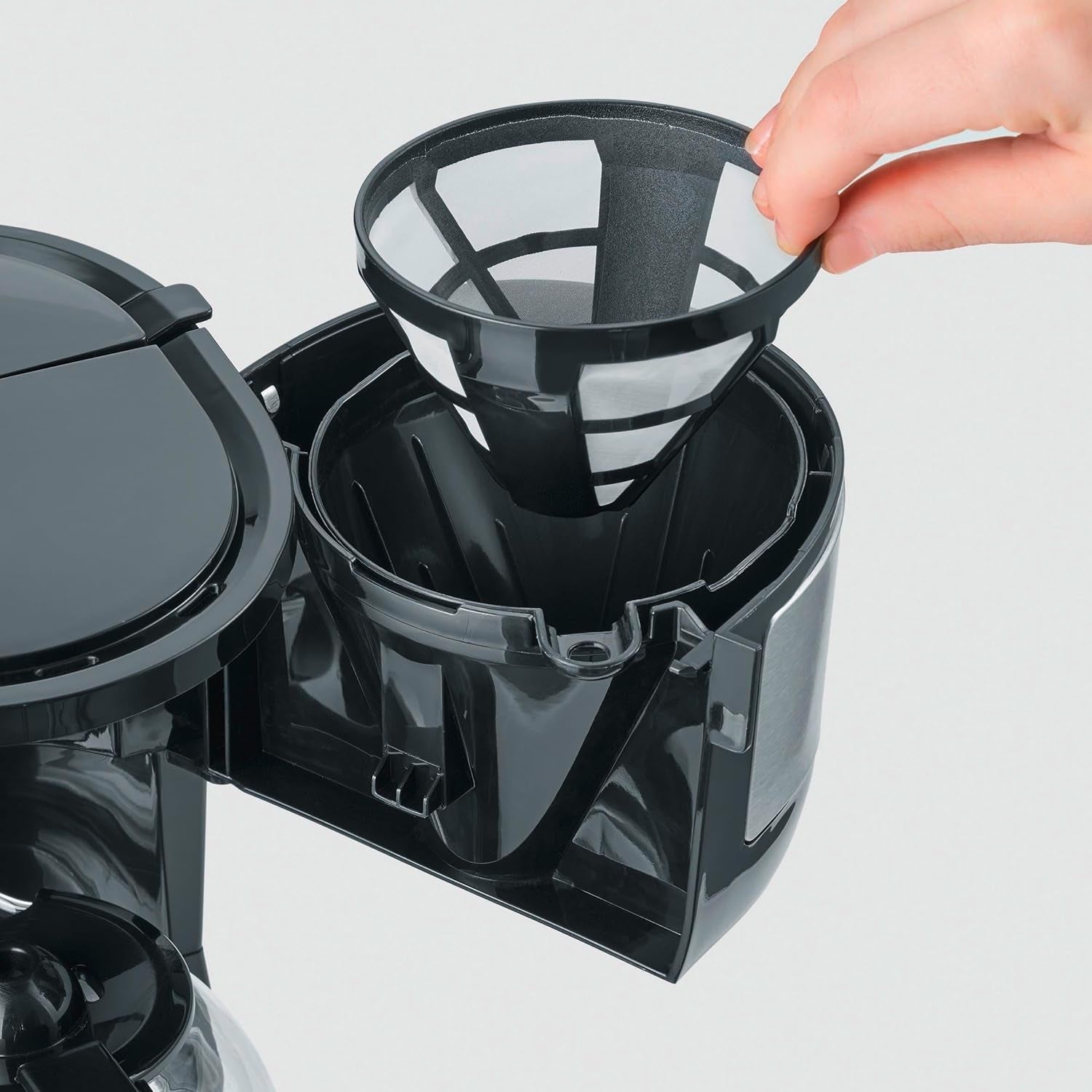 SEVERIN Cafetera espresso compacta, café aromático con cafetera para hasta 4 tazas, cafetera espresso con filtro y filtro oscilante permanente, acero inoxidable/negro, KA 4808