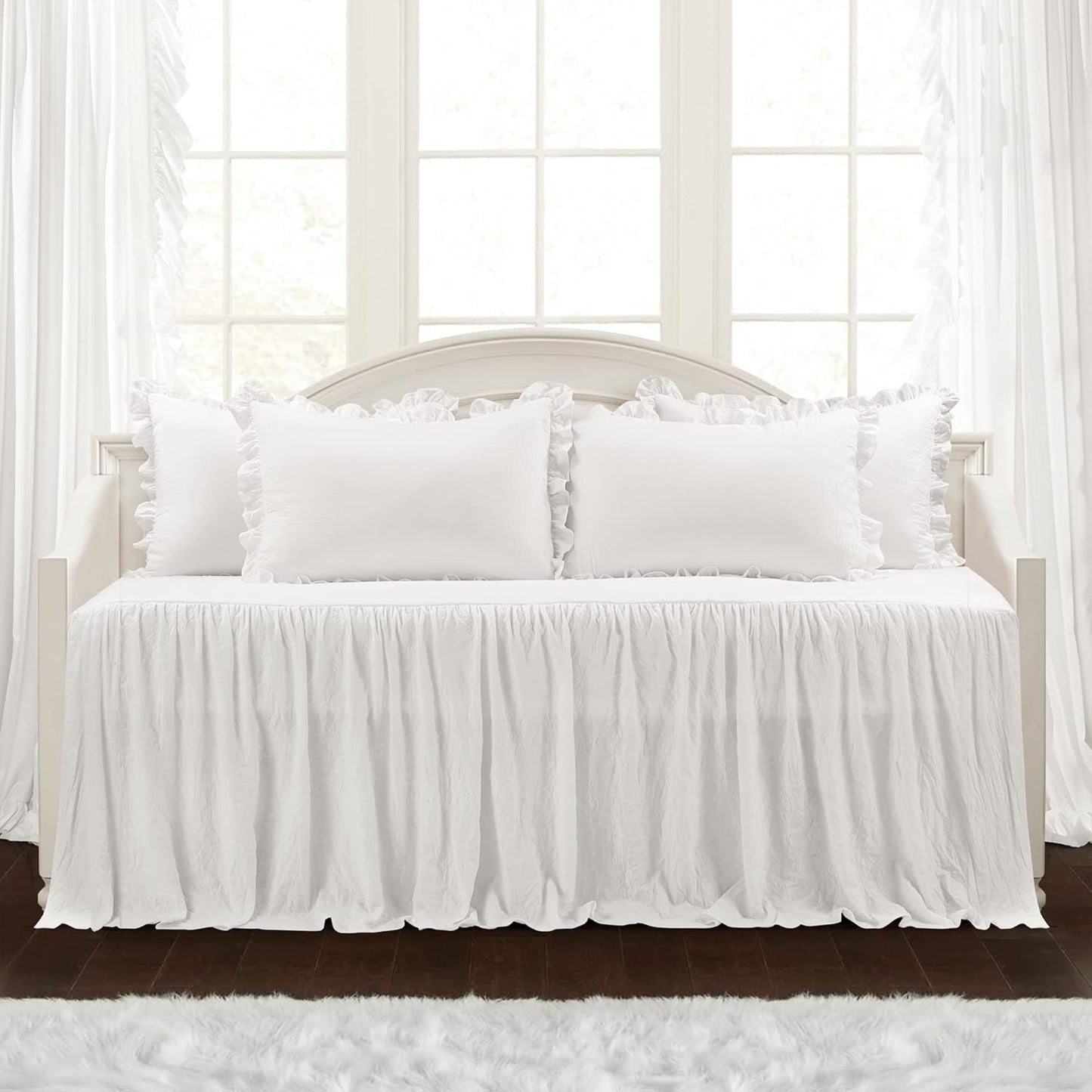 Lush Decor Juego de ropa de cama con falda de volantes, 3 piezas, juego de cama de lujo, elegante y encantador detalle de volantes, estilo atemporal y diseño clásico, suave y ligero, tamaño king, camas y edredones de decoración exuberante, color blanco (sofá cama doble)