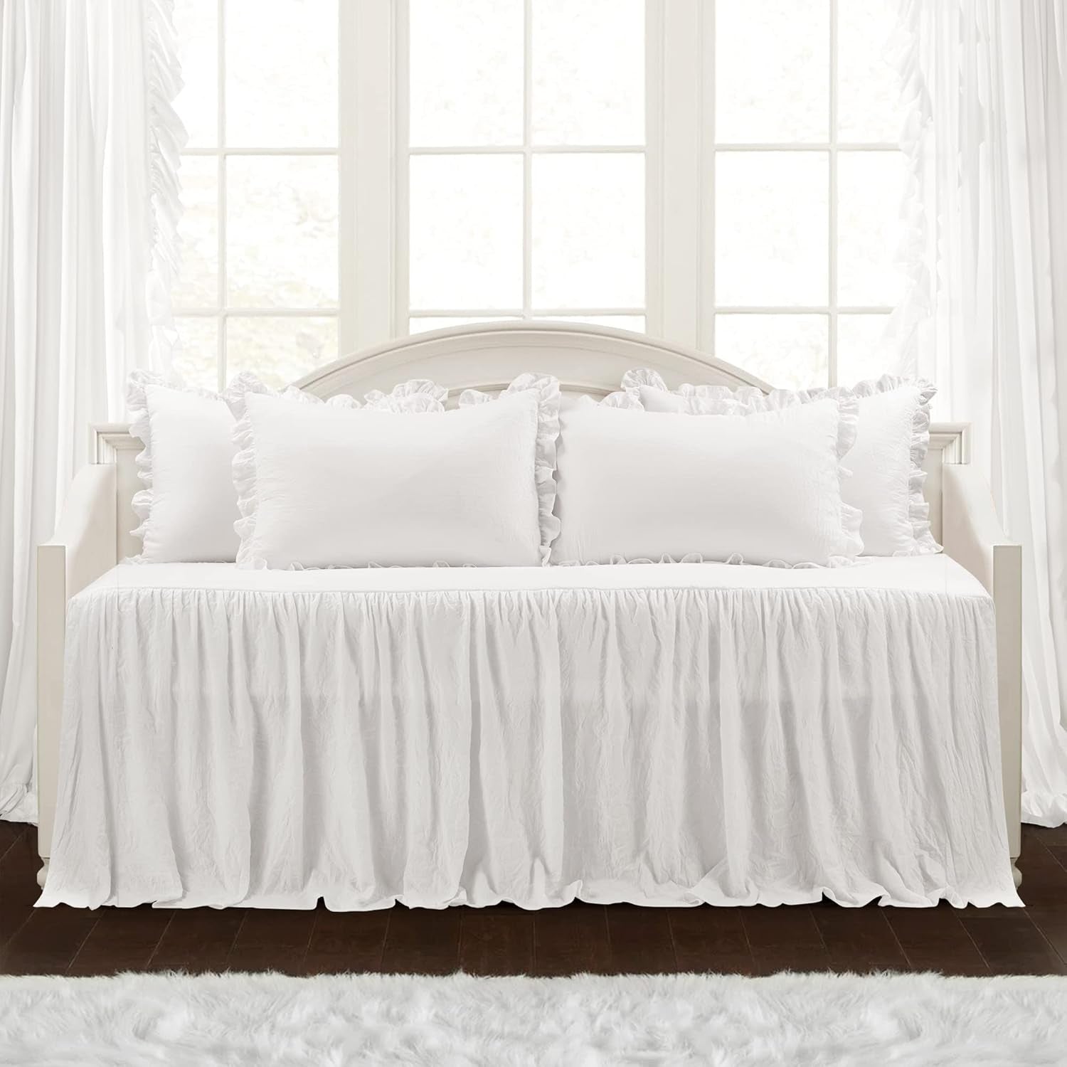 Lush Decor Juego de ropa de cama con falda de volantes, 3 piezas, juego de cama de lujo, elegante y encantador detalle de volantes, estilo atemporal y diseño clásico, suave y ligero, tamaño king, camas y edredones de decoración exuberante, color blanco (sofá cama doble)