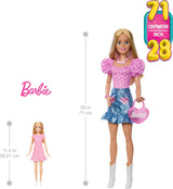 Muñeca Barbie de moda, 71cm, rubia, con ropa desmontable, falda vaquera superior rosa, botas vaqueras, collar y bolso HYT84