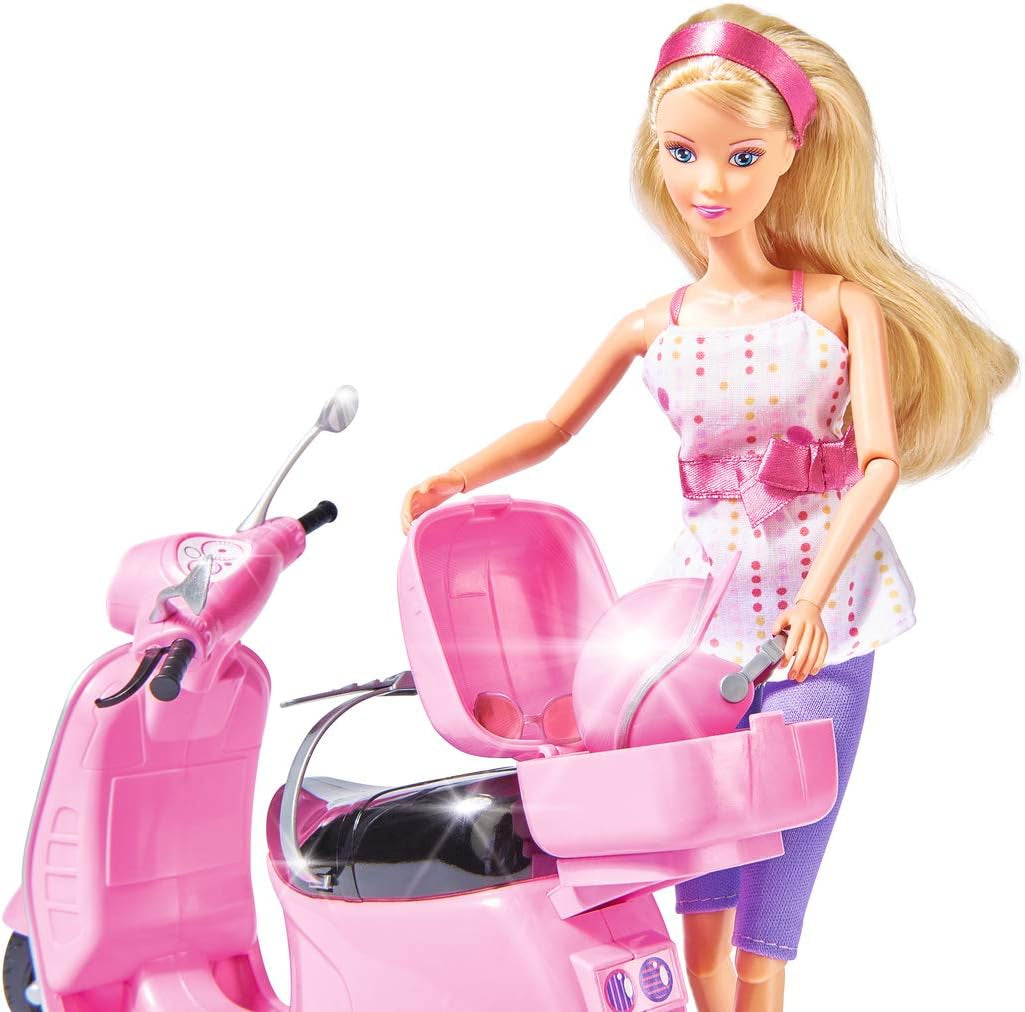 Simba 105730282 - Patinete urbano Steffi Love Chic, Steffi con patinete rosa con casco y compartimento para casco, muñeca de moda, 29 cm, para niños a partir de 3 años