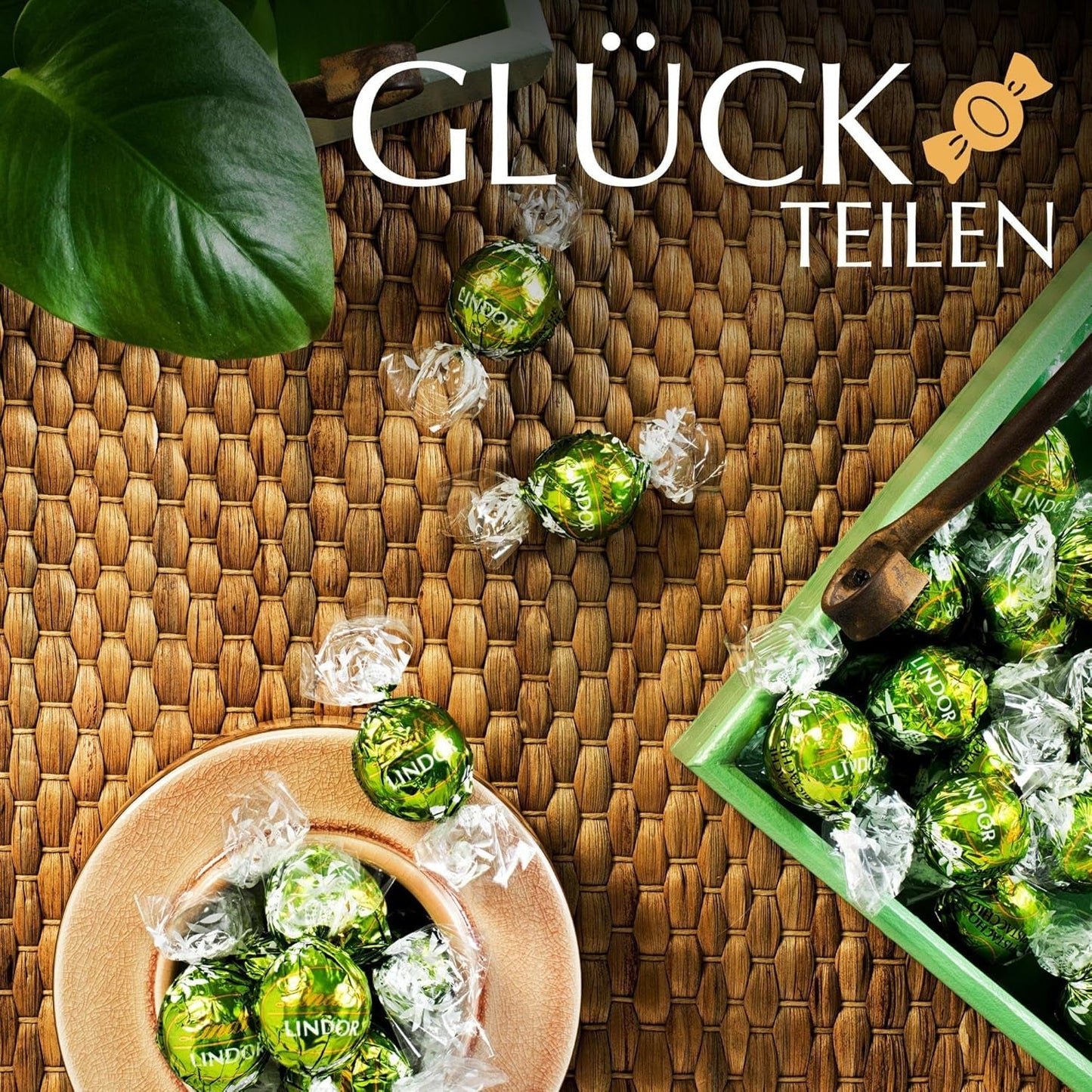 Lindt LINDOR Chocolate con Pistacho | Bolsa resellable de 1 kg | aprox. 80 bolas de chocolate con leche con relleno de crema de pistacho que se derrite en la boca | Paquete a granel, regalo de praliné