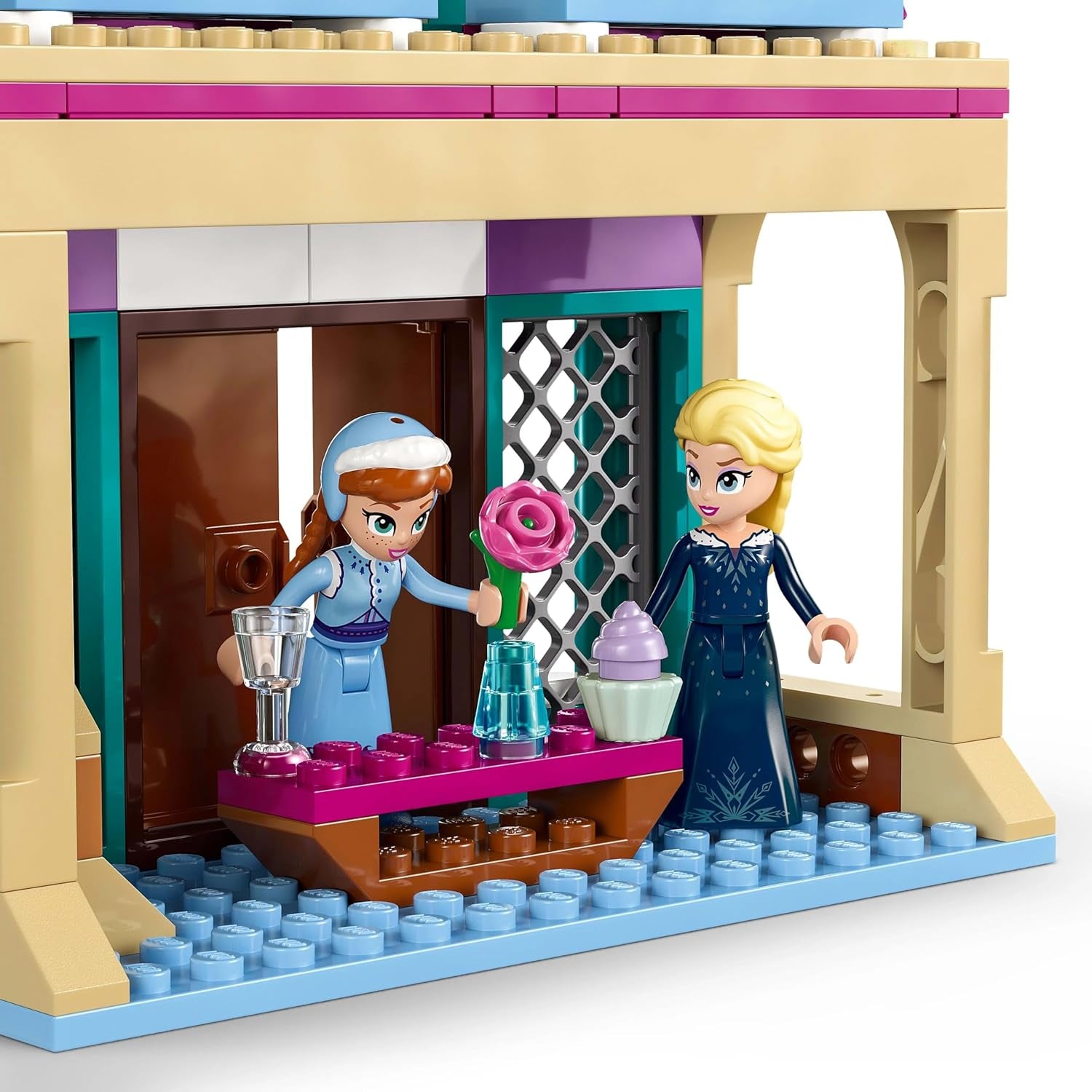 LEGO Ç€ Castillo Arendelle de Frozen de Disney, juguete de princesa con minimuñecas ELSA, Anna y Olaf y una figura de pingüino, juego de fantasía, regalo para niñas de 5 años 43265 Juegos de construcción Besuche den LEGO-Store