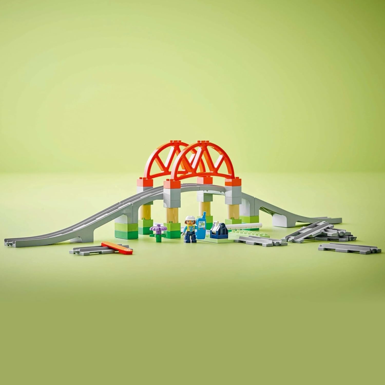 LEGO DUPLO Puente y vías del ferrocarril de la ciudad - Set de ampliación, regalo para niños a partir de 2 años, set de construcción y reconstrucción, set de desarrollo preescolar, juguete educativo 10426 Juegos de construcción Besuche den LEGO-Store
