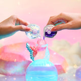 Jajaja ¡Sorpresa! Mermaids Makeover Magic Tots - Brillo de labios real para que tú y tu muñeca hagan, mezclen y creen maquillaje, divertido juego acuático, 6 muñecas para coleccionar - Edades 4+
