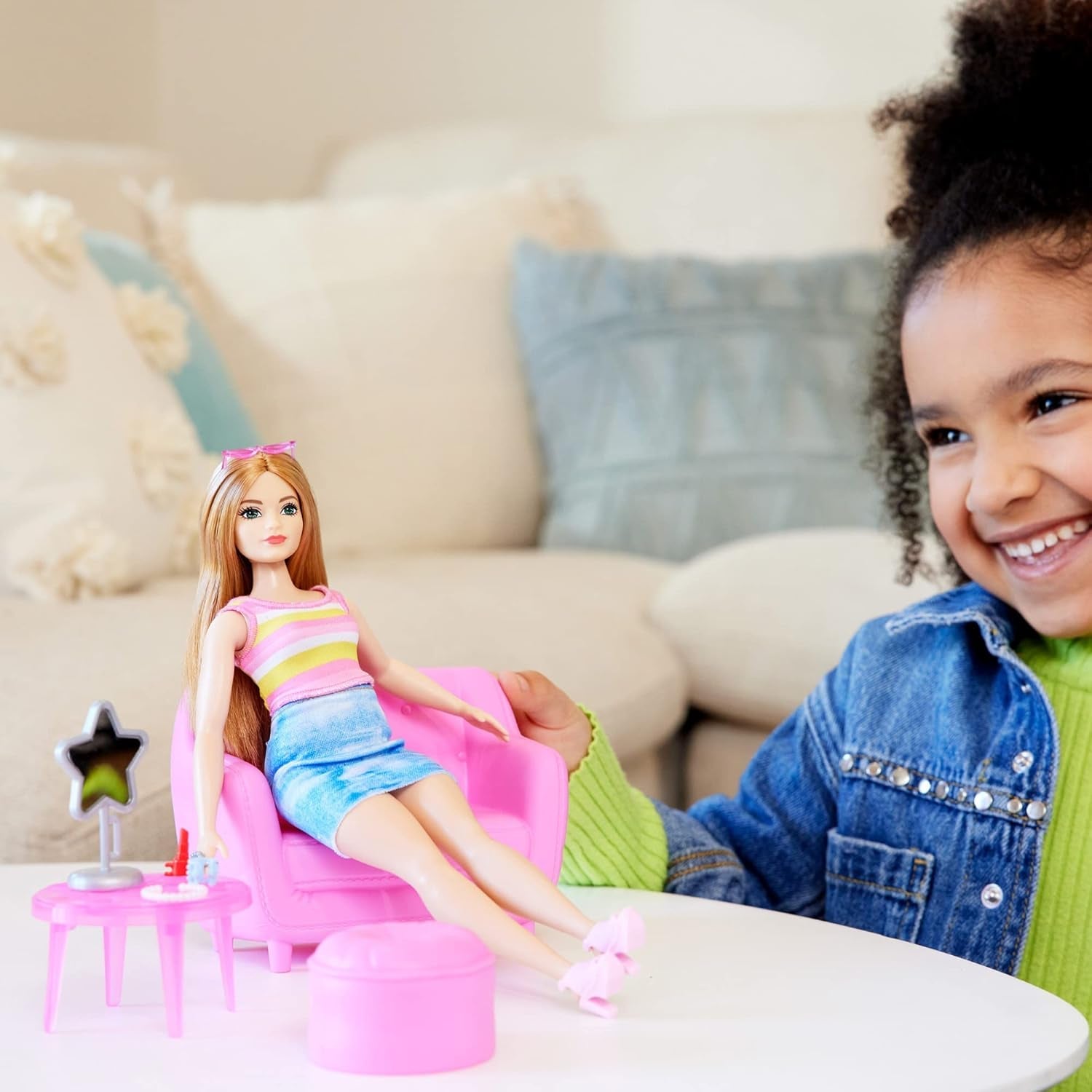 Barbie Fashion - Juego de muñeca y armario con ropa, accesorios y muebles de salón, diversión de peluquería duradera para niños a partir de 3 años, HPL78