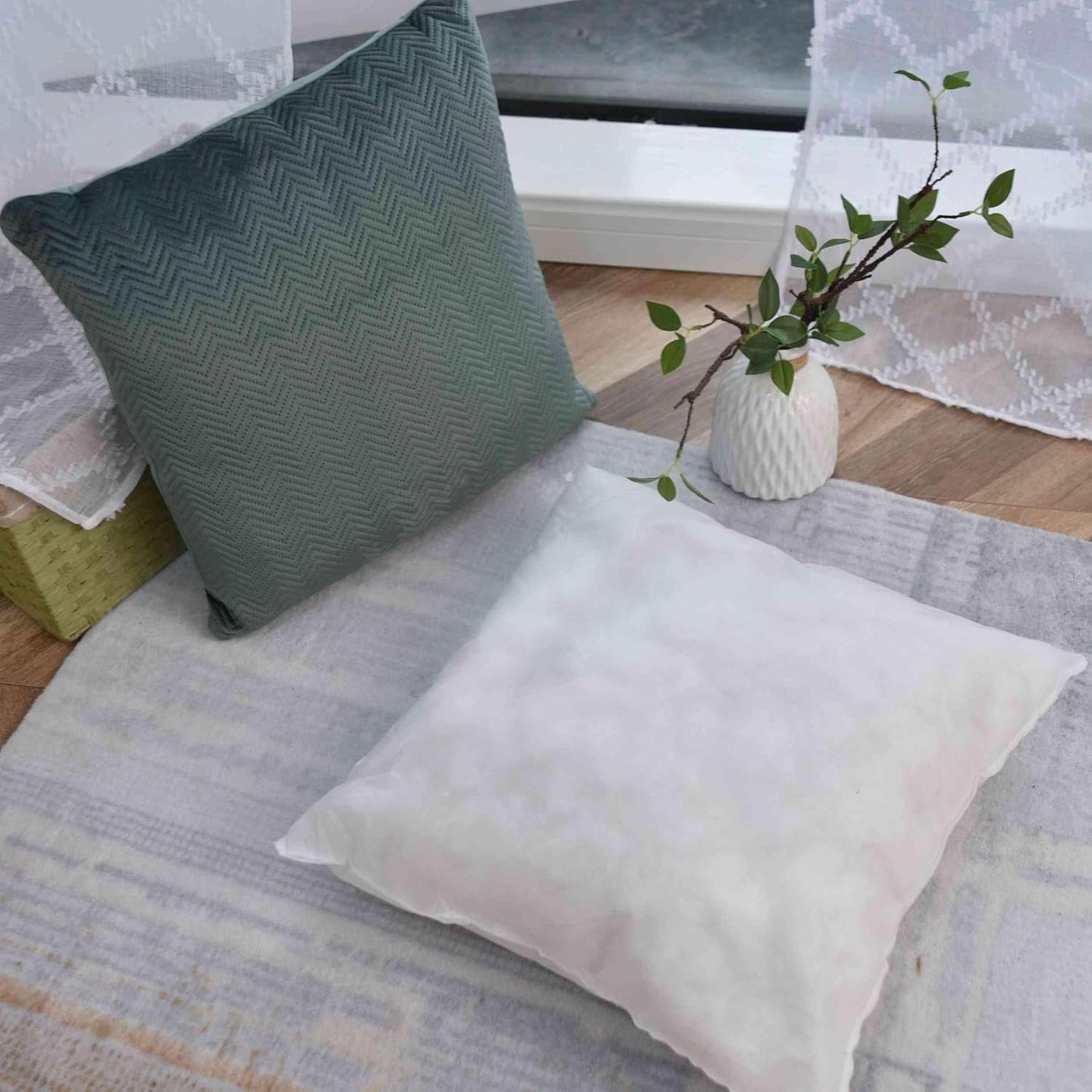 Almohada tipo caja para cortina Almohada decorativa L x A 45X45 cm Jacquard verde "Greta" con diseño de espiga Cuidado fácil Cierre de cremallera Relleno suave 320G - Variedad de colores, 2023510 Almohadas de viaje Naty Shop