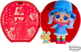 Jajaja ¡Sorpresa! Loves Strawberry Shortcake Tots - Muñecas perfumadas coleccionables con 7 sorpresas, mascota, moda, zapatos, sombrero, juego con casa convertible de Strawberry Shortcake, a partir de 4 años