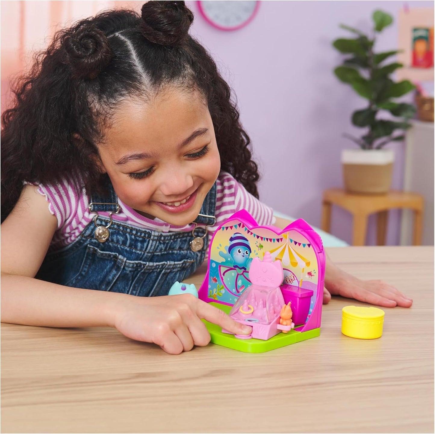 DREAMWORKS GABBY'S DOLLS HOUSE - Juego de habitación de lujo, sala de fiesta Kitty Narwhale, muebles y accesorios temáticos, a partir de 3 años