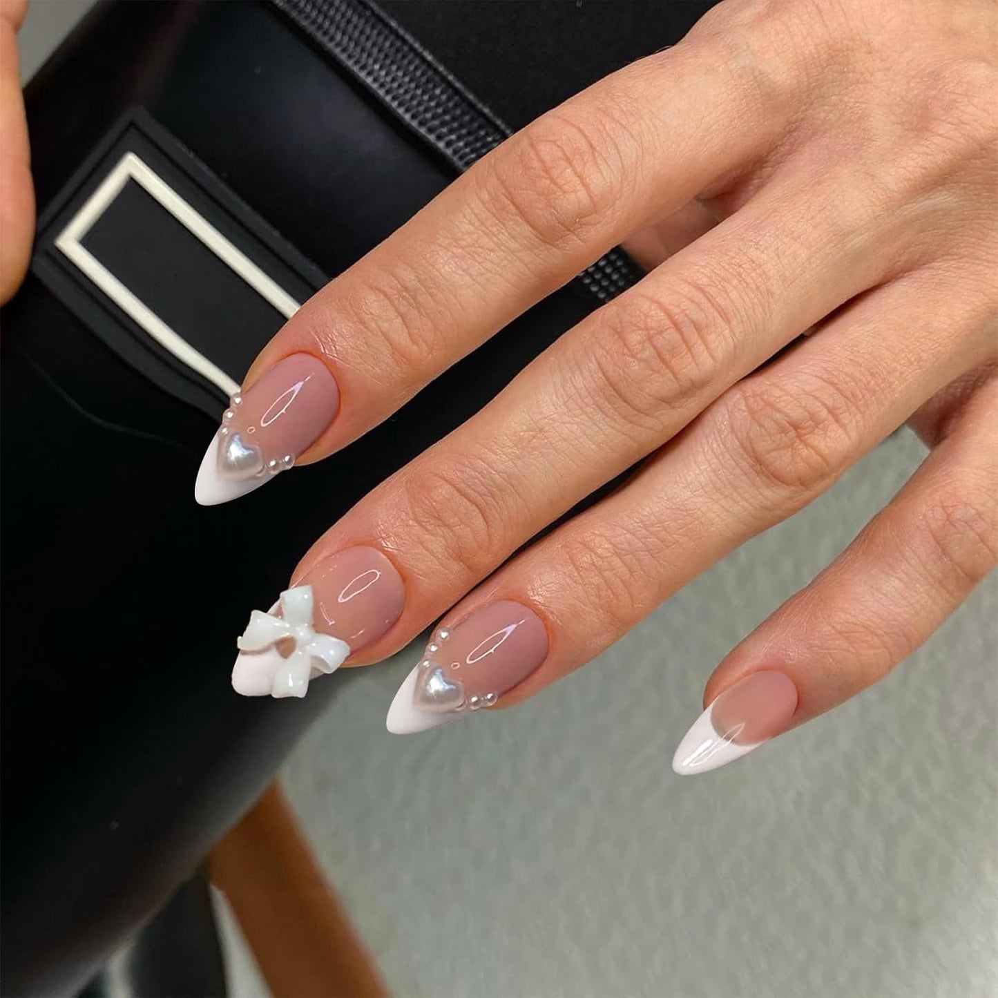 24 Uds. Prensa de almendra blanca sobre uñas francesas con lazos perlas uñas postizas pegamento en puntas de uñas postizas uñas con brillo