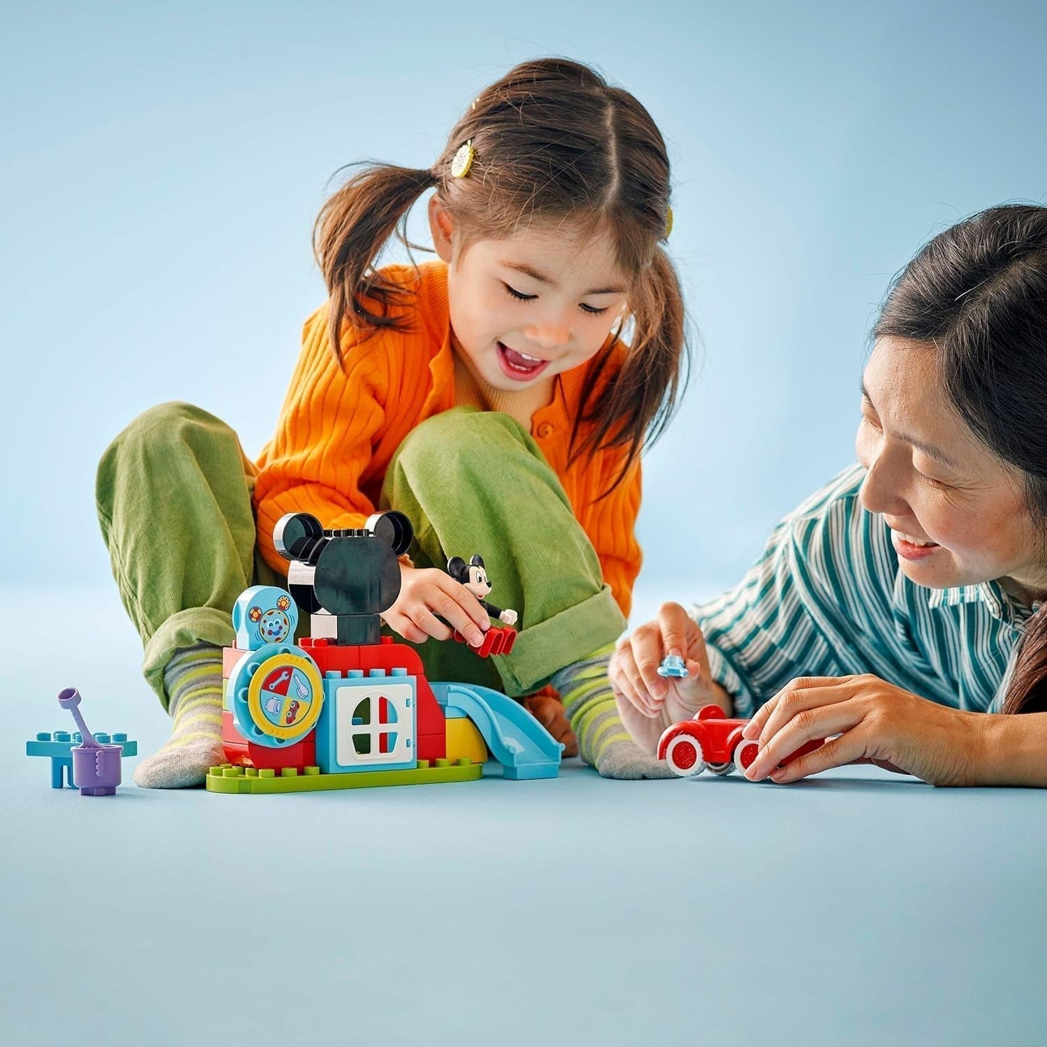 LEGO DUPLO - Disney Mickey's Clubhouse y coche - juguete educativo para niños en edad preescolar - set de construcción con 2 minifiguras, incluidos Mickey Mouse y Computer Toodles - idea de regalo para niños y niñas a partir de 2 años 10454 Juegos de construcción Beuche den LEGO-Store