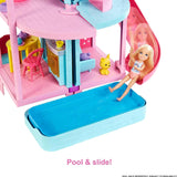 Casa de juegos Barbie Chelsea: 3 pisos transformadores, áreas de juego secretas, ascensor, piscina, tobogán, 2 mascotas y más de 20 accesorios, para mayores de 3 años, HHX44