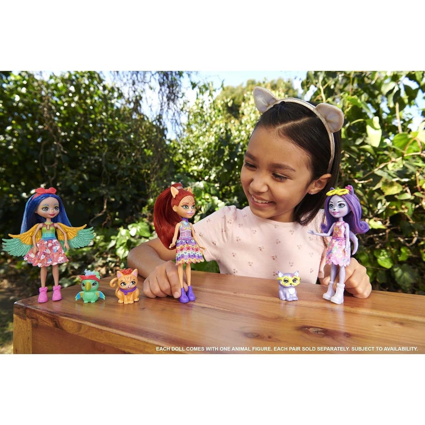 Enchantimals HHB90 - Muñeca Hadley Husky (Aprox.15 cm) y figura de animal de perro de trineo, muñeca pequeña con falda desmontable y accesorios, gran regalo para niños a partir de 4 años