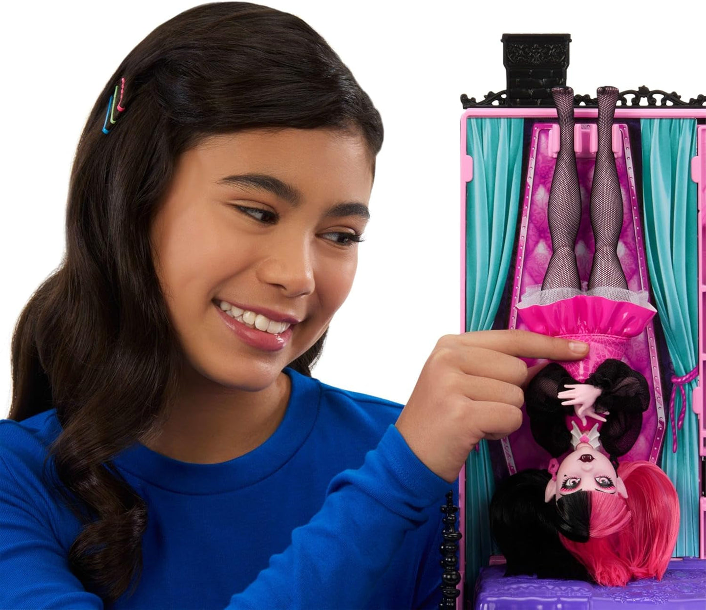 Casa de muñecas Monster High Buh-tique Hotel, juego plegable con sorpresas aterradoras en cada habitación y más de 13 juegos, incluidos muebles y accesorios, JBF16