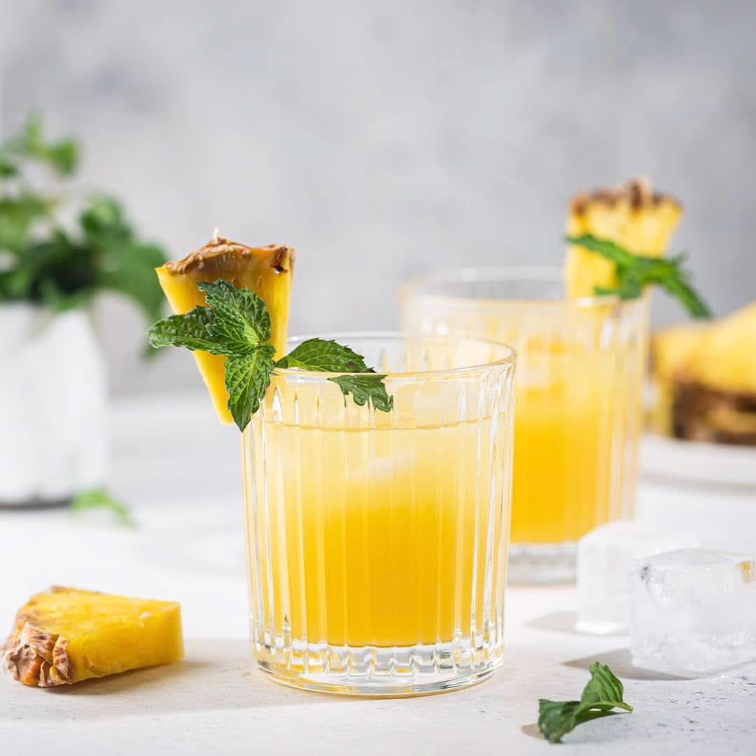 Rauch Feliz Día Piña | Explosión de sabores tropicales | Elaborado con jugo de piña 100% concentrado | 6 x 1 litro, Tetra Prisma Bebidas sin alcohol Naty Shop