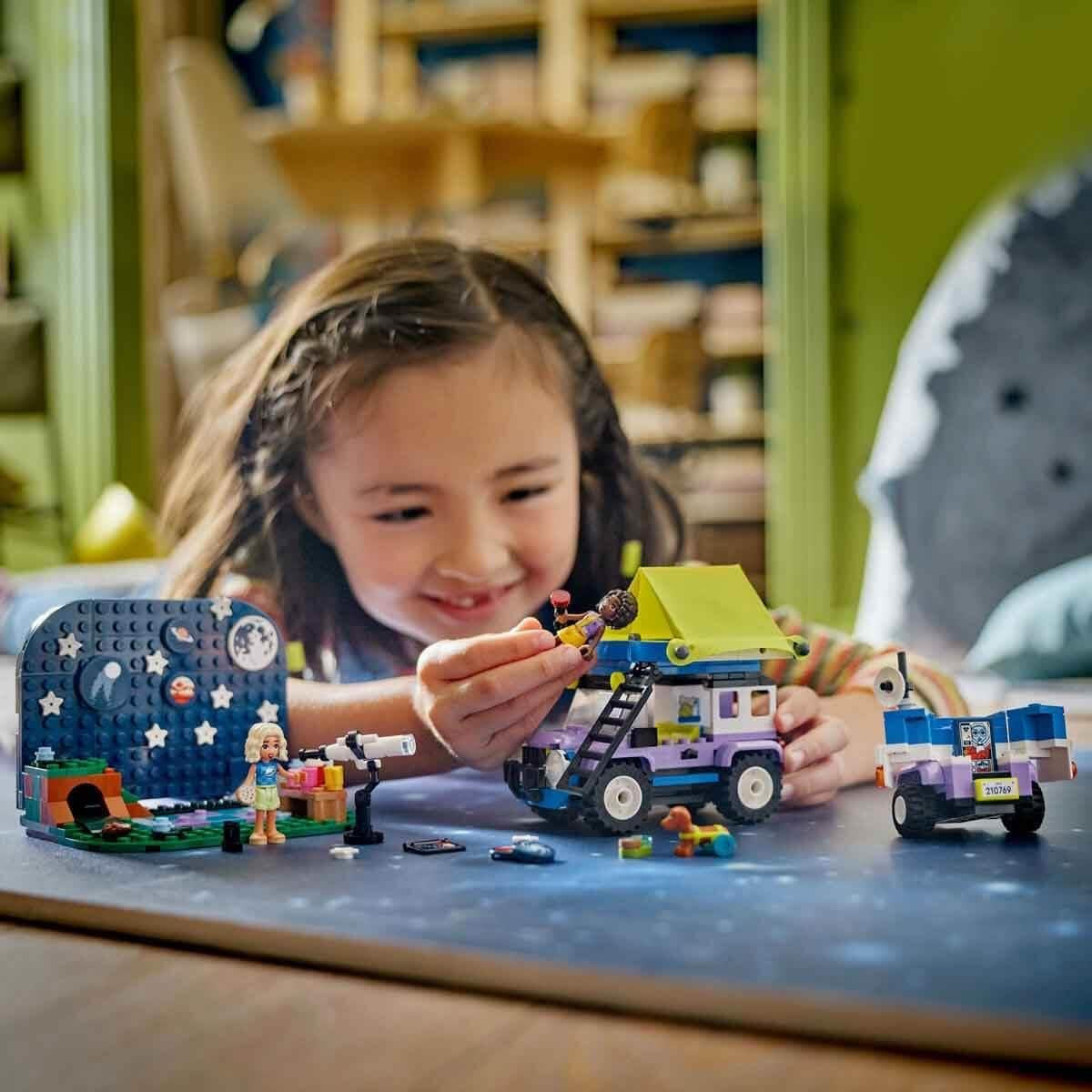 LEGO Friends Set de vehículo de acampada Stargazer con vehículo todoterreno y telescopio de juguete, regalo para niñas y niños a partir de 7 años, incluye figuras de juego Nova, Aliya y un perro 42603 Juegos de construcción Besuche den LEGO-Store