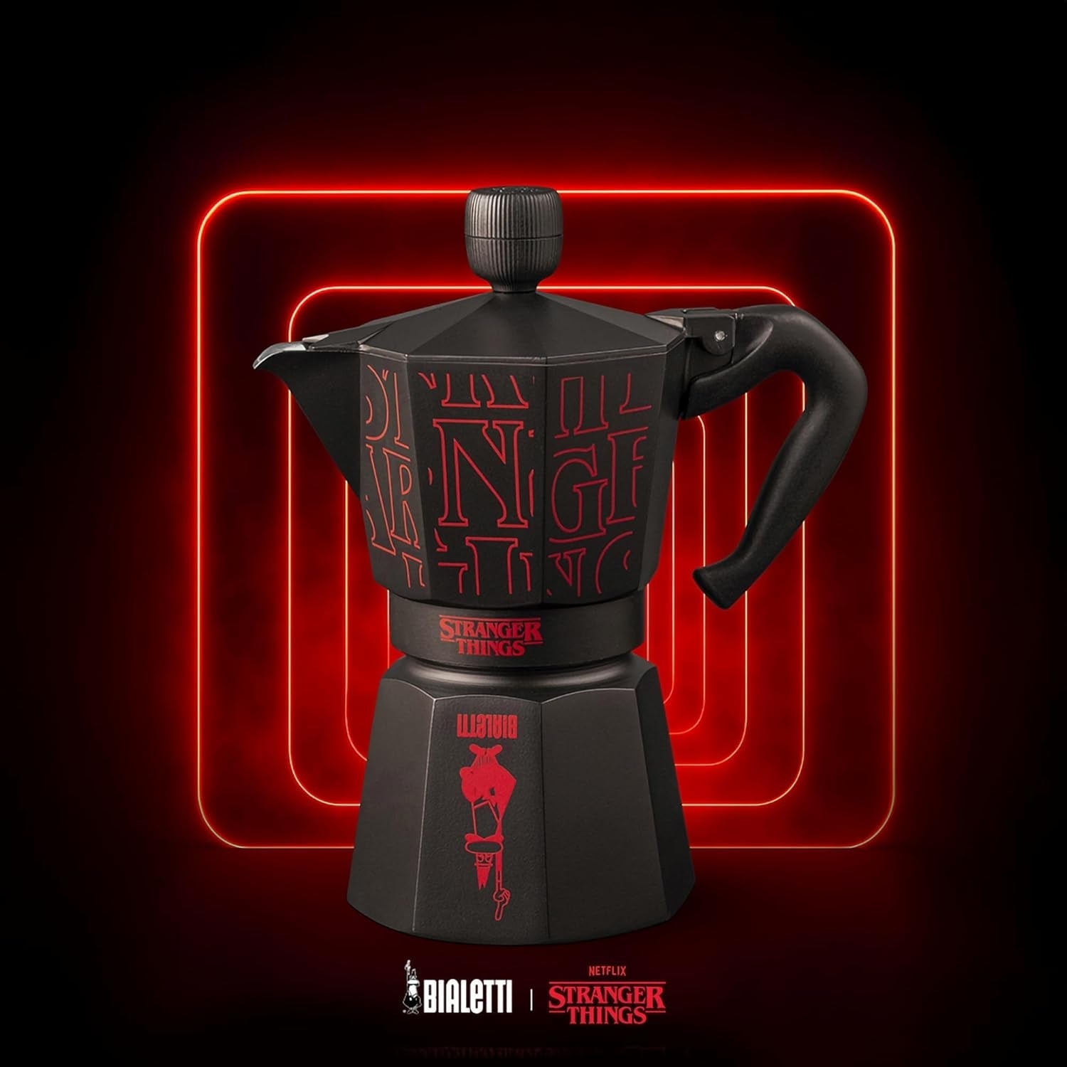Bialetti Moka Express Stranger Things Cafetera de 6 tazas, botón musical con función de carga USB-C, no apta para placas de inducción, 6 tazas (270 ml), negra