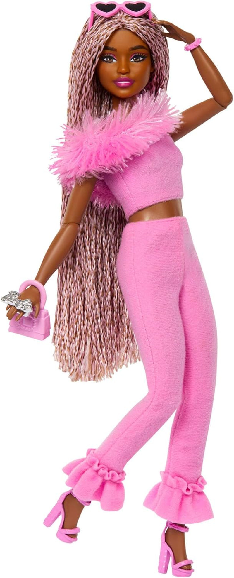 Muñeca Barbie Deluxe Estilo no. 3 con traje Barbiecore, cabello rubio recogido en moño alto, vestido rosa pastel con lazo extragrande y accesorios como medias de rejilla, HYV27 Naty Shop Brown Dolls