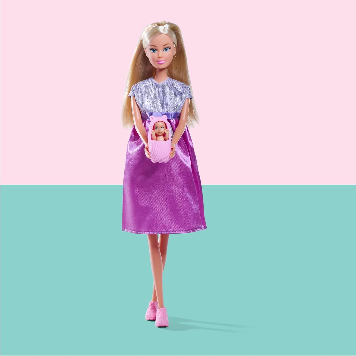 Steffi Simba Love Welcome Baby 29 cm Steffi Embarazada Paquete de 12 Accesorios para Juegos de rol Muñeca de Moda con muñeca de Juguete de 4 cm para Mayores de 3 años