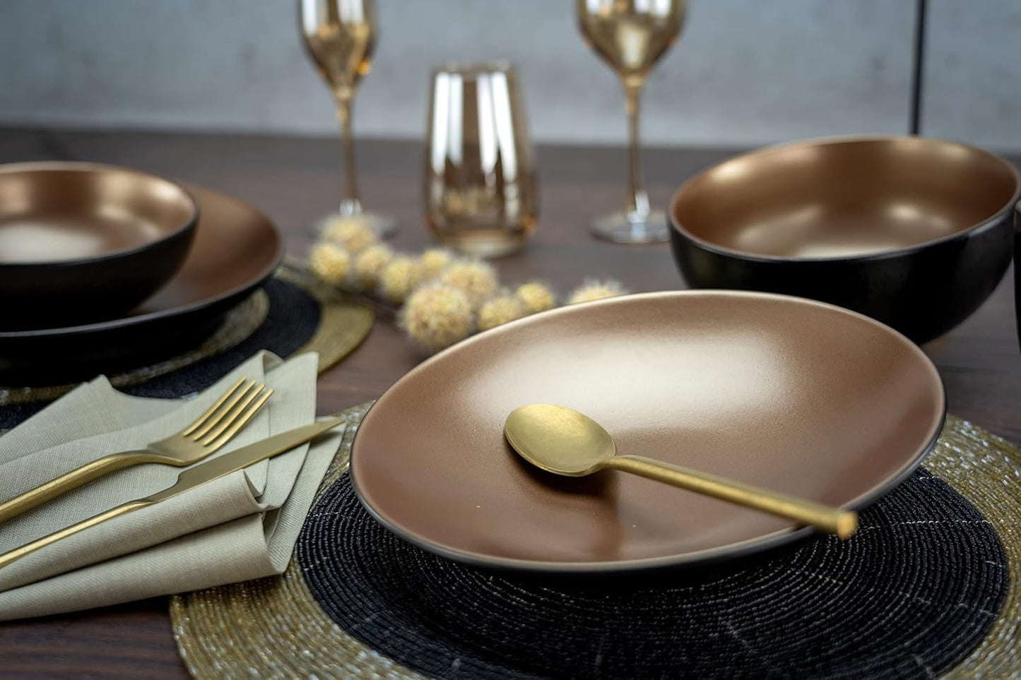 CreaTable, 23598, Serie GLAMOUR - Oro, Juego de vajilla de 16 piezas, Servicio combinado de porcelana, Apto para lavavajillas y microondas, Fabricación de calidad