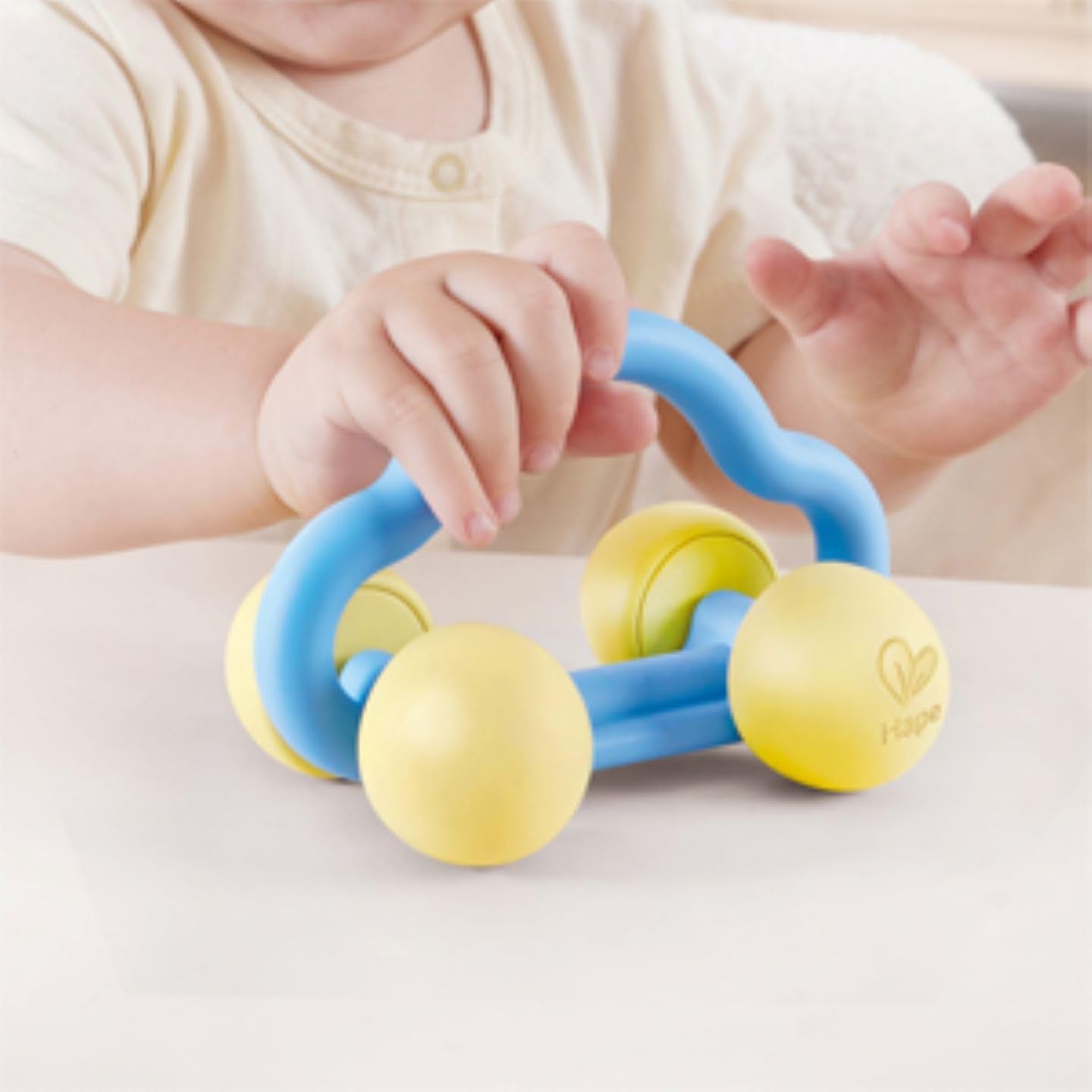 Hape Coche De Juguete Rollo Y Sonajero, Juguete Bebé Bebe Naty Tienda Juguetes