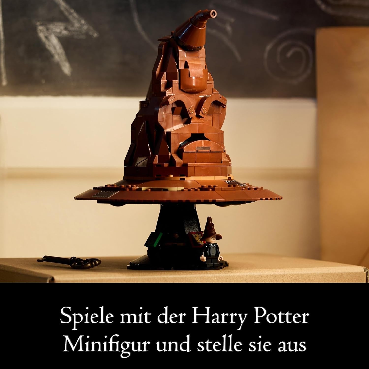 LEGO Harry Potter Sombrero parlante Modelo Hogwarts Película para adultos Regalo para mujeres Hombres Mamá Papá Con 31 combinaciones aleatorias de sonidos Te clasifica en tu casa de Hogwarts 76429 Juegos de construcción Besuche den LEGO-Store