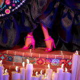 Muñeca Barbie Signature, figura coleccionable del Día de Muertos 2024 con vestido negro y top con volantes azul, estampado bordado y accesorios coloridos, HRM72