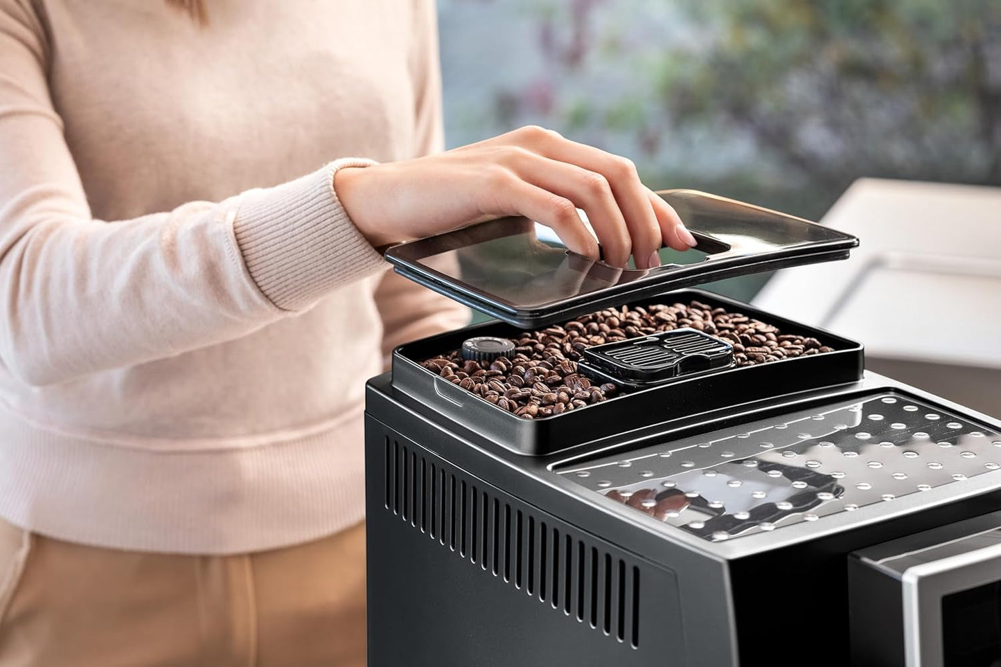 De'Longhi Magnifica S Smart ECAM 230.13.B Cafetera espresso totalmente automática con espumador de leche para capuchino, espresso, café y café largo, botones de selección directa y mando giratorio, función 2 tazas, negra