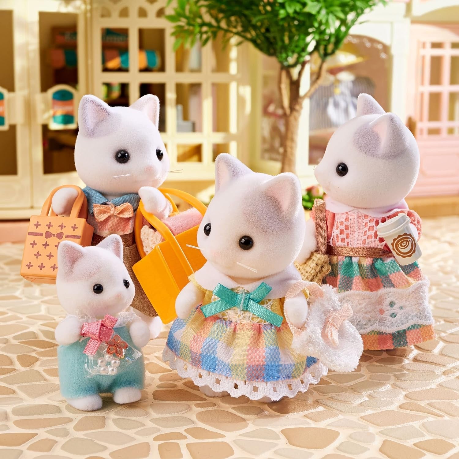 Sylvanian Families - 5738 Familia de gatos lecheros - Figuras casa de muñecas
