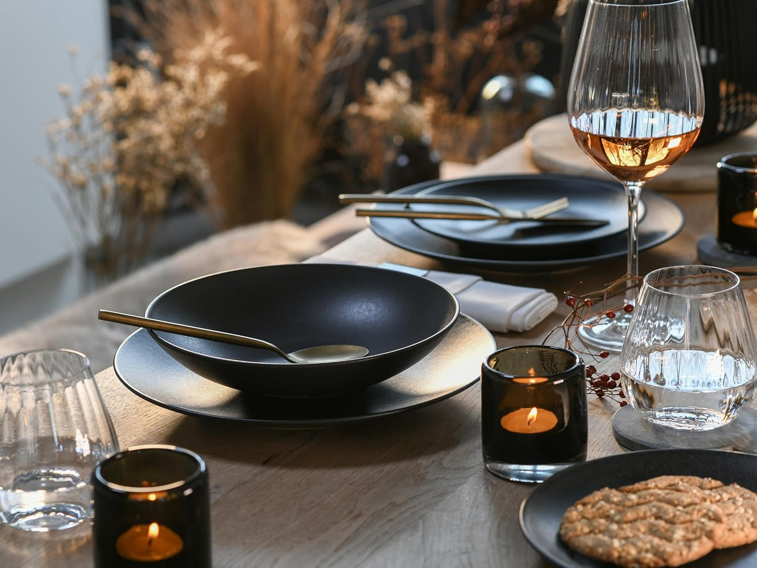 Creatable, 23146, Serie SOFT TOUCH BLACK, Vajilla de 20 Piezas, Servicio Combinado de Porcelana, Apto para Lavavajillas y Microondas, Hecho en Portugal