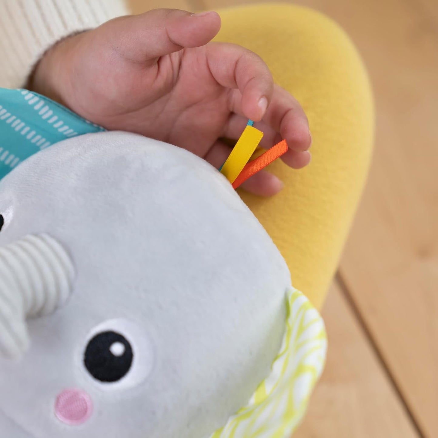 Bright Starts, Elefante bebé Hug-a-bye con luces, canciones, diferentes texturas y más, multicolor Juguetes Bebe Naty Shop