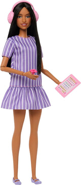 Muñeca Barbie Fashionistas núm. 245, muñeca autista con vestido de rayas moradas y accesorios como fidget spinner, tableta y auriculares, JJN58