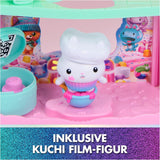 DREAMWORKS LA CASA DE MUÑECAS DE GABBY: LA PELÍCULA - Portal Room La cocina espolvoreada con azúcar de Kuchi con figura y accesorios, para mayores de 3 años