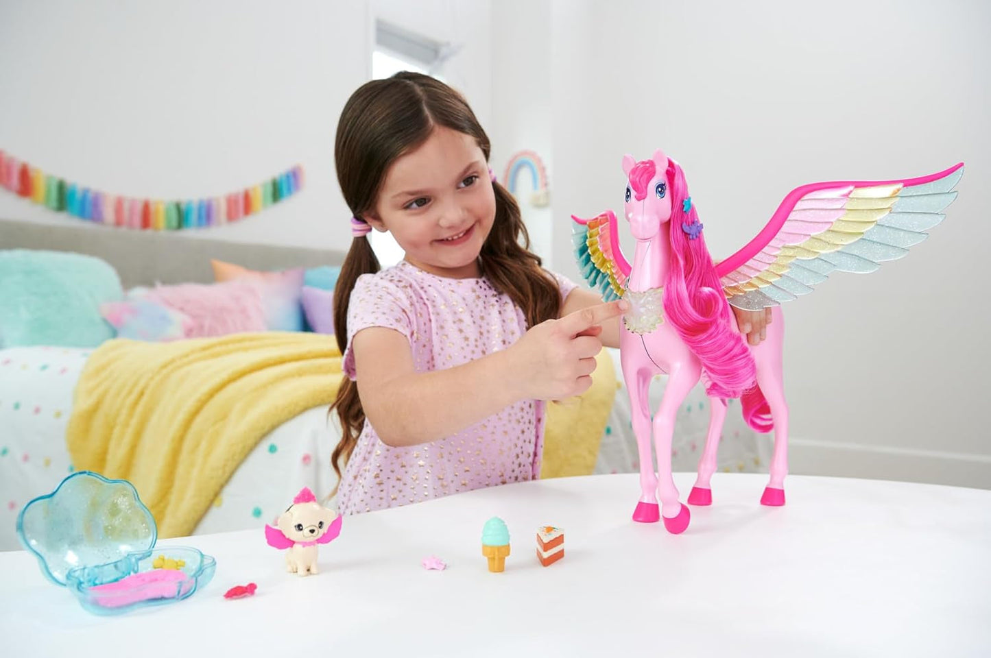 Barbie Pegasus Magic Hide and Seek - Juguete interactivo con luces y sonidos, 10 accesorios, alas de arcoíris, para edades de 3 años en adelante, HLC41