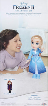 Muñeca de viaje Elsa de Frozen 2 de Disney, muñeca de 35 cm con vestido inspirado en una película de culto, botas y pelo largo trenzado para mayor diversión a la hora de jugar, para niñas a partir de 3 años